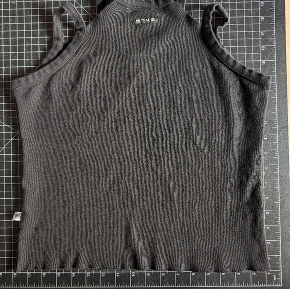 Snug Crop Tank - Picture 2 of 3